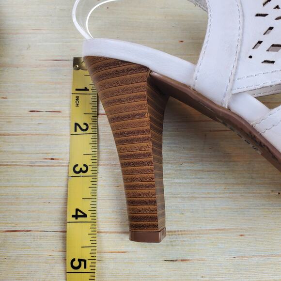 ME TOO | Sophia | White | Perforated Heeled Sandals | Size 8.5 - Picture 5 of 8